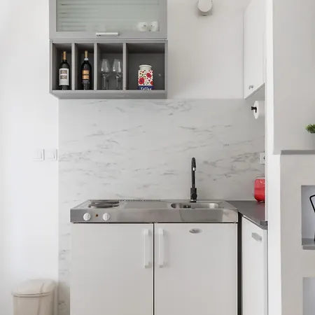 Modern Studio Near Znjan Beach Apartment *