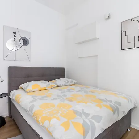 Apartment Modern Studio Near Znjan Beach Split