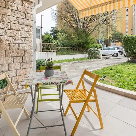 Modern Studio Near Znjan Beach Apartment *